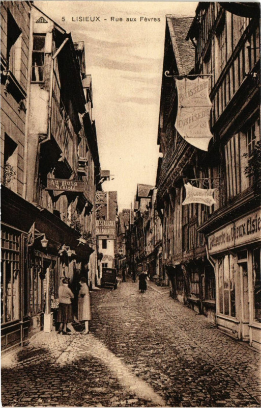 Carte postale ancienne Lisieux - Rue aux Fevres à Lisieux