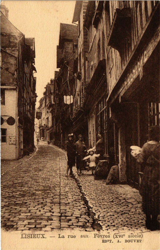 Carte postale ancienne Lisieux - La Rue aux Fevres à Lisieux