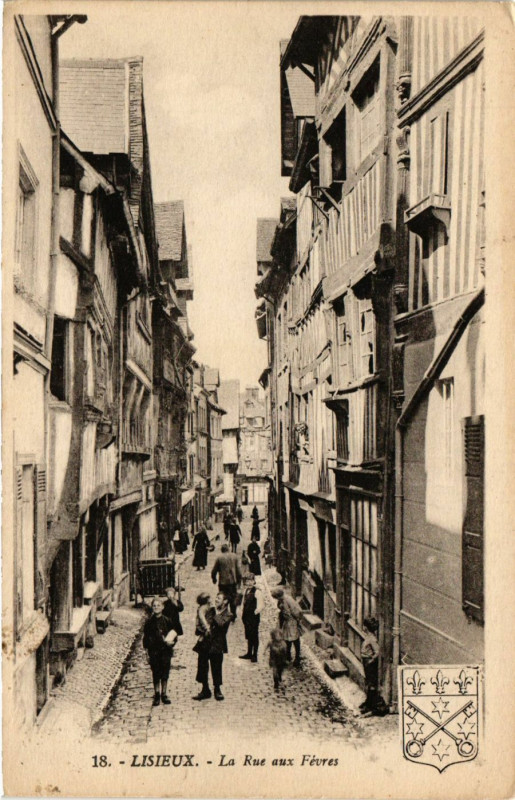 Carte postale ancienne Lisieux - La Rue aux Fevres à Lisieux