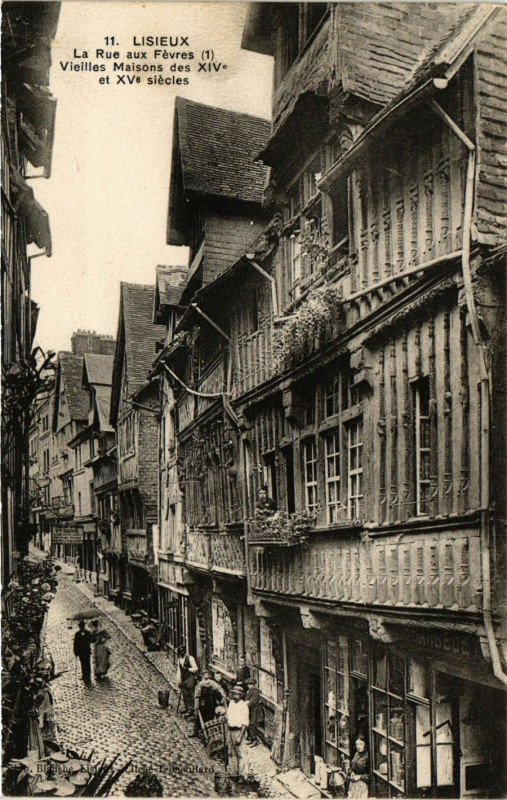 Carte postale ancienne Lisieux - La Rue aux Fevres à Lisieux