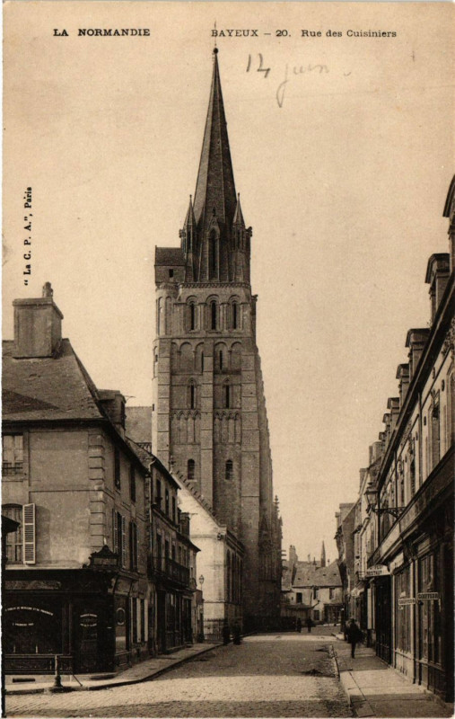 Carte postale ancienne Bayeux - Rue des Cuisiniers à Bayeux