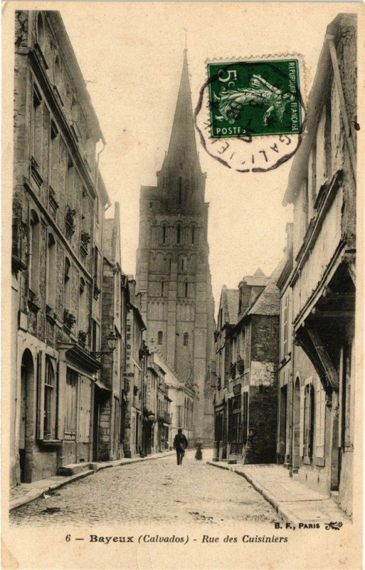 Carte postale ancienne Bayeux - Rue des Cuisiniers à Bayeux