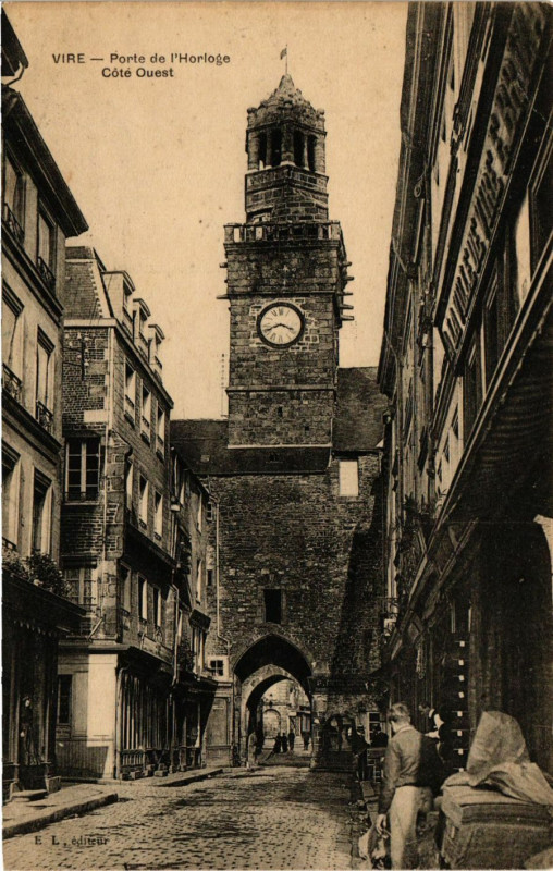 Carte postale ancienne Vire - Porte de l'Horloge