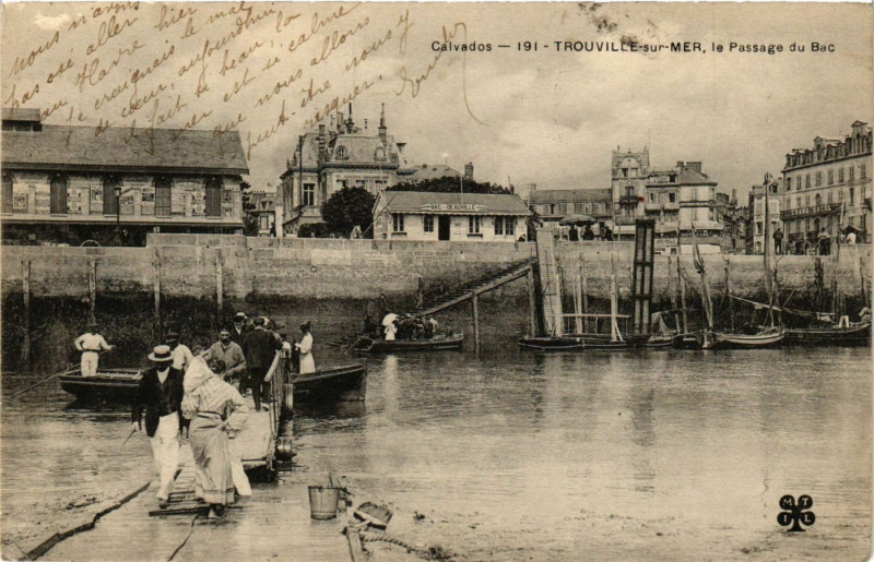 Carte postale ancienne Trouville-sur-Mer - Le Passage du Bac à Trouville-sur-Mer