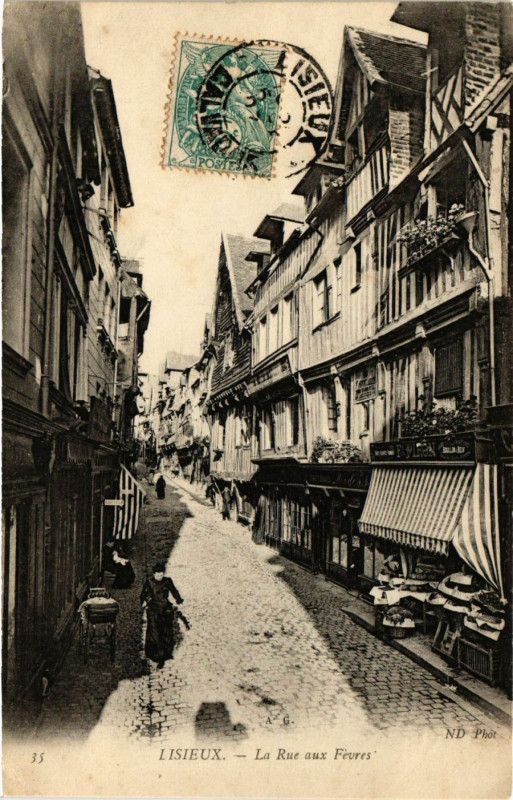 Carte postale ancienne Lisieux - La Rue aux Fevres à Lisieux