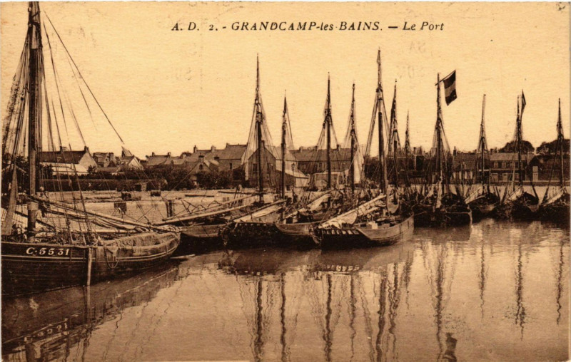 Carte postale ancienne Grandcamp-les-Bains - Le Port