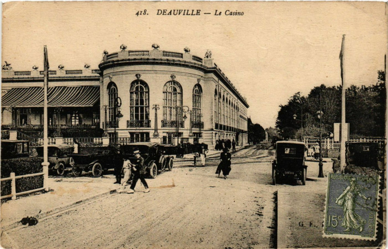 Carte postale ancienne Deauville - Le Casino à Deauville