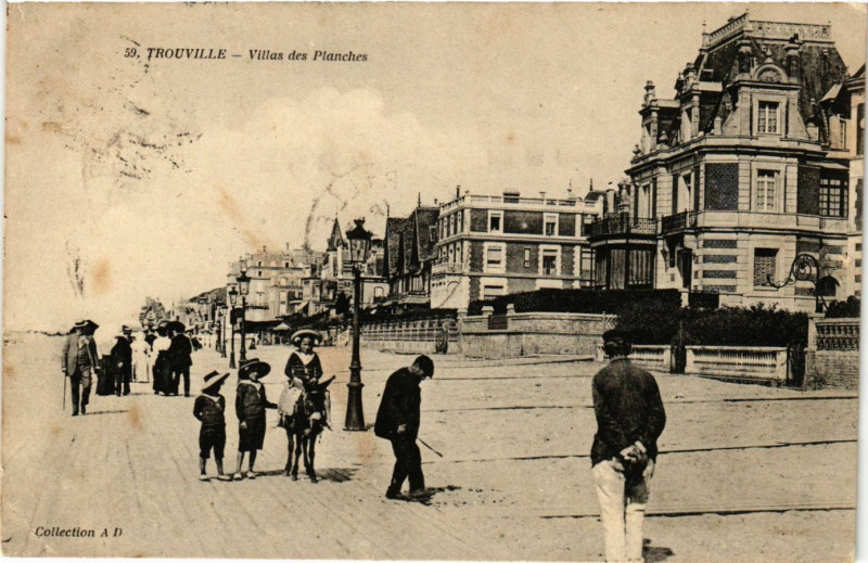 Carte postale ancienne Trouville - Villas des Planches