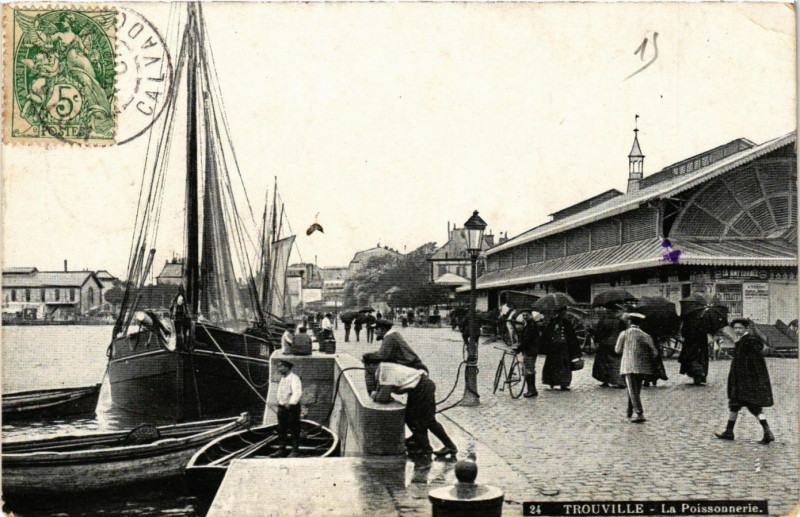 Carte postale ancienne Trouville - La Poissonnerie