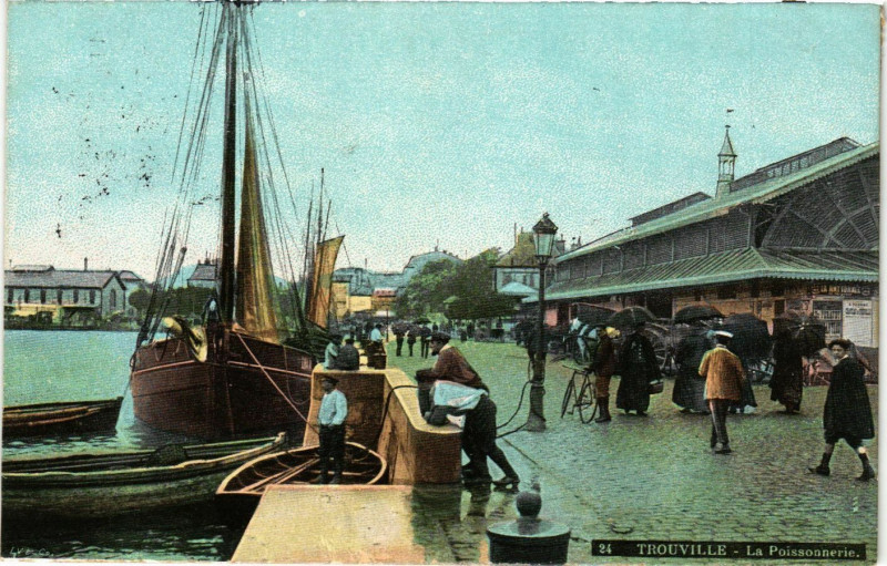 Carte postale ancienne Trouville - La Poissonnerie