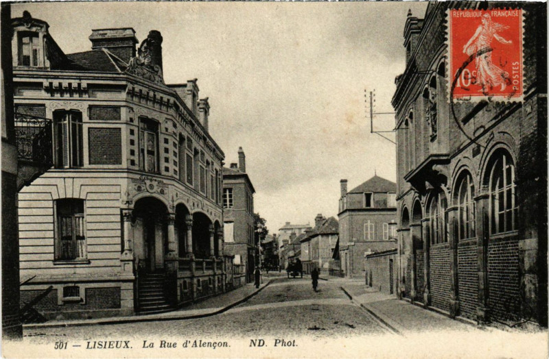 Carte postale ancienne Lisieux - La Rue d'Alencon à Lisieux