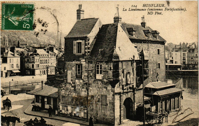 Carte postale ancienne Honfleur - Le Lieutenance à Honfleur