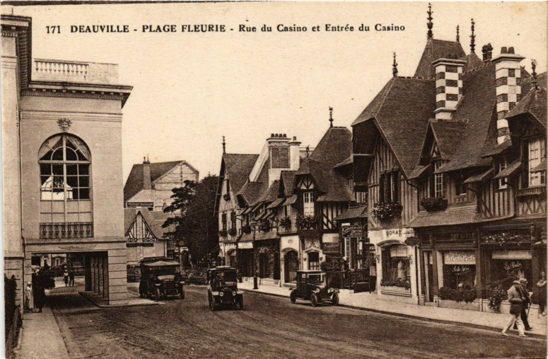 Carte postale ancienne Deauville - Rue du Casino à Deauville