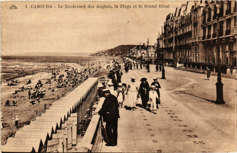 Carte postale ancienne Cabourg - Le Boulevard des Anglais à Cabourg