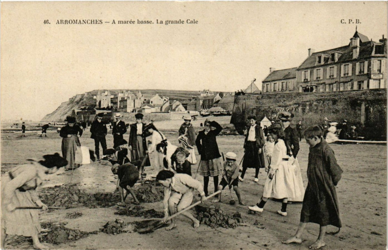 Carte postale ancienne Arromanches - A maree basse