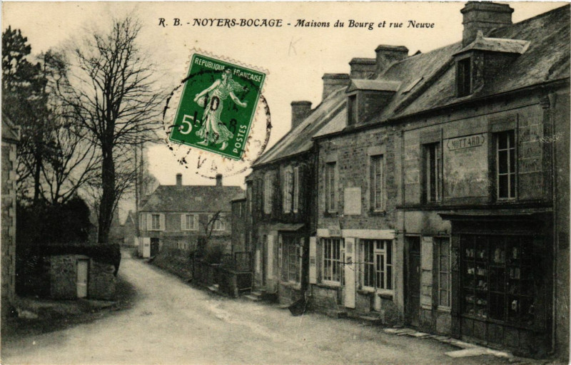 Carte postale ancienne Noyers-Bocage - Maison du Bourg