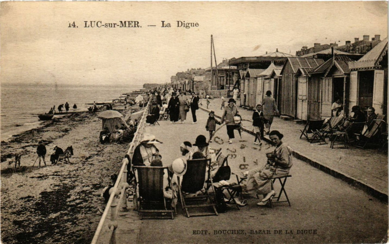 Carte postale ancienne Luc-sur-Mer - La Digue à Luc-sur-Mer