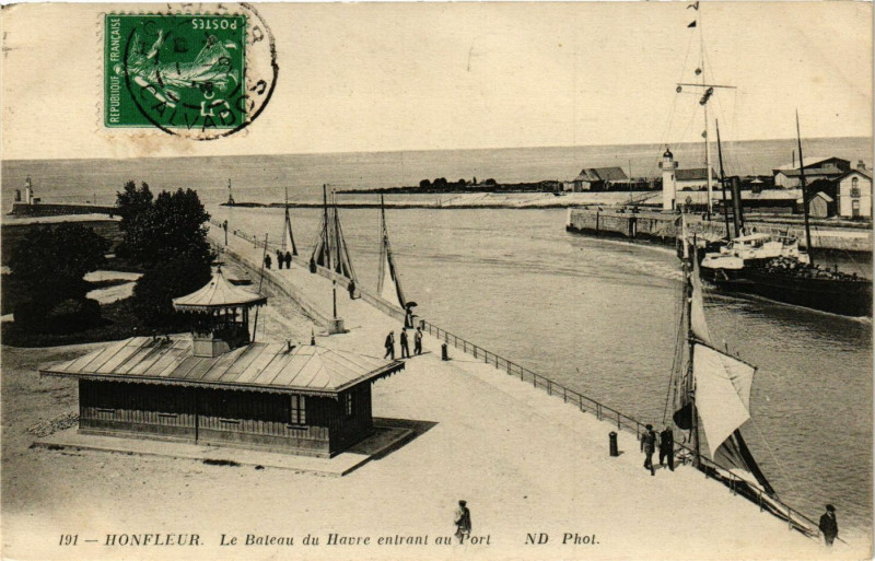 Carte postale ancienne Honfleur - Le Bateau du Havre à Honfleur