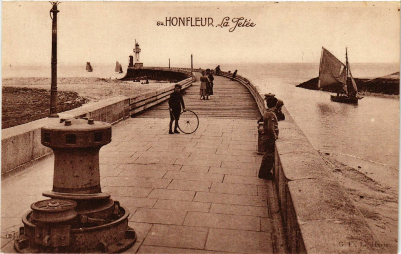 Carte postale ancienne Honfleur - La Fetee à Honfleur