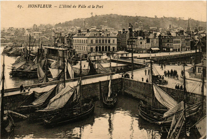 Carte postale ancienne Honfleur - L'Hotel de Ville à Honfleur