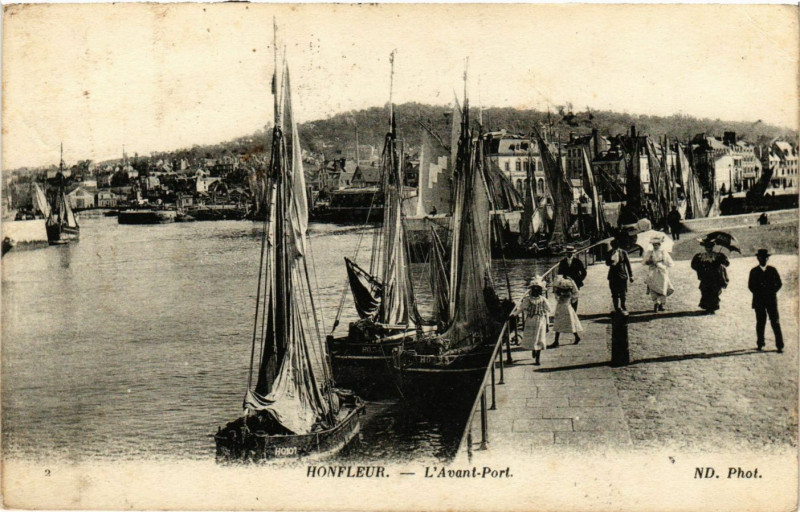Carte postale ancienne Honfleur - L'Avant Port à Honfleur