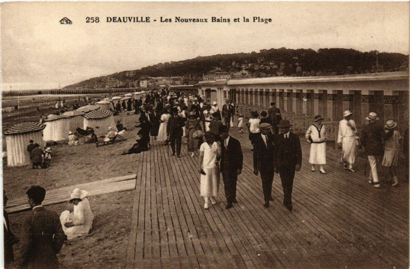Carte postale ancienne Deauville - Les Nouveaux à Deauville