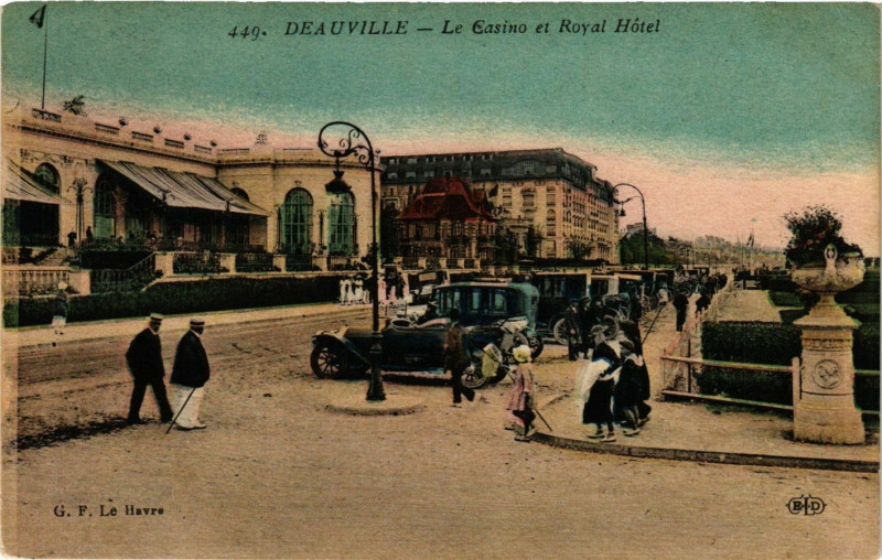 Carte postale ancienne Deauville - Le Casino à Deauville