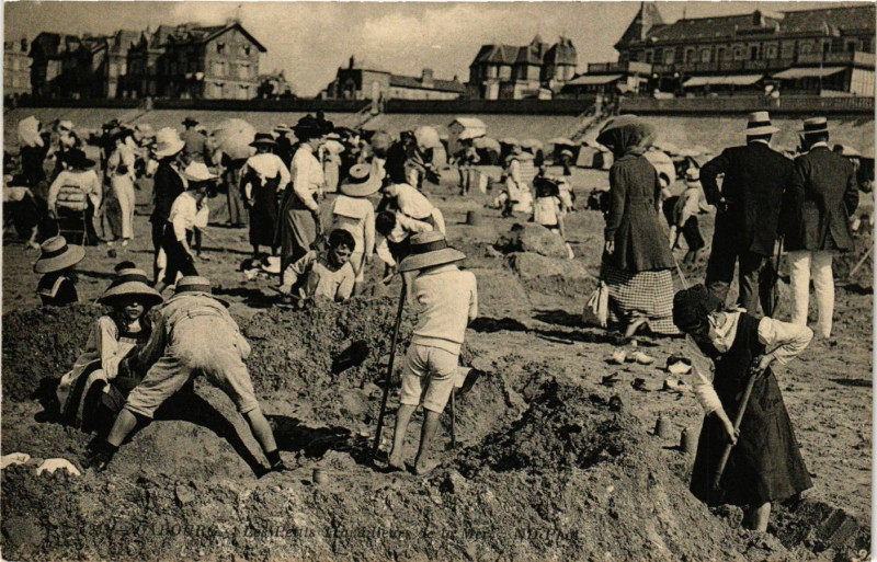 Carte postale ancienne Cabourg - Les Petits à Cabourg