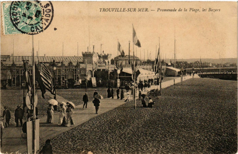 Carte postale ancienne Trouville-sur-Mer - Promenade de la Plage à Trouville-sur-Mer
