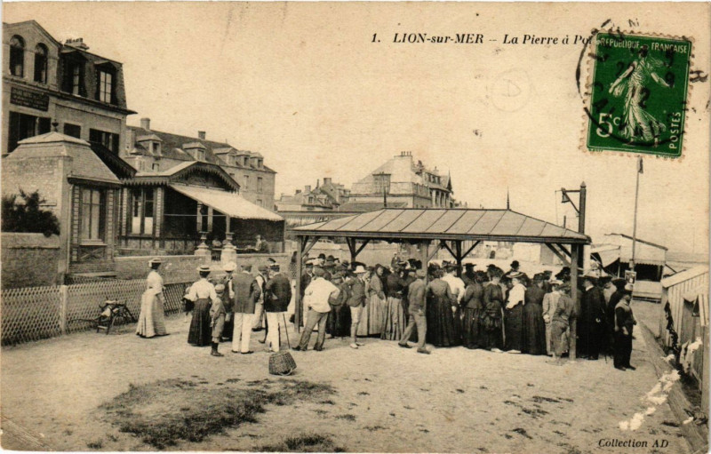 Carte postale ancienne Lion-sur-Mer - La Pierre à Lion-sur-Mer