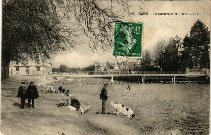 Carte postale ancienne Caen - La Passerelle et l'Orne à Caen