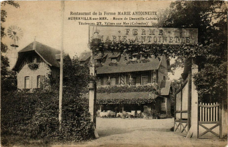 Carte postale ancienne Auberville-sur-Mer - Route de Deauville Cabourg à Deauville