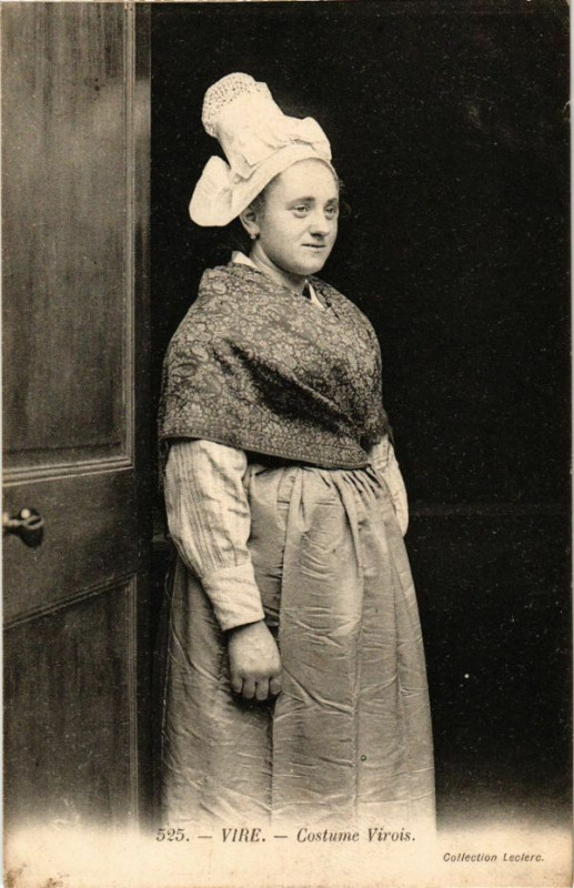 Carte postale ancienne Vire - Costume Virois