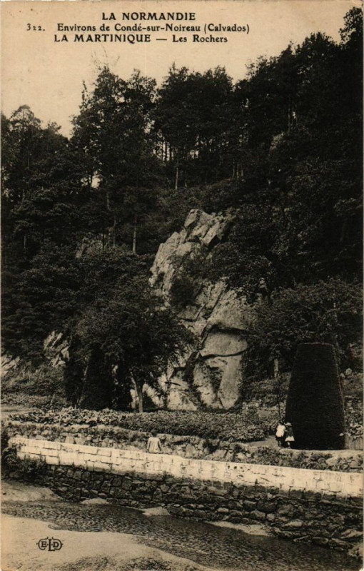 Carte postale ancienne La MArtinique - Les Rochers