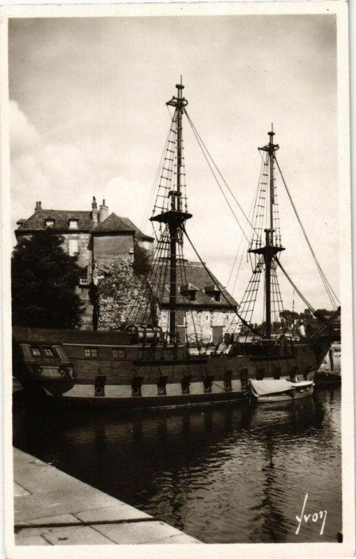 Carte postale ancienne Honfleur - La Lieutenance à Honfleur