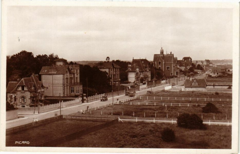 Carte postale ancienne Riva-Bella - Avenue du Marechal
