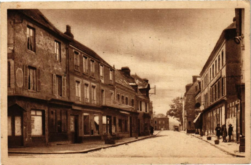 Carte postale ancienne Livarot - Rue de Vimoutlers