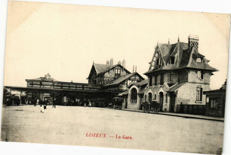 Carte postale ancienne Lisieux - La Gare à Lisieux