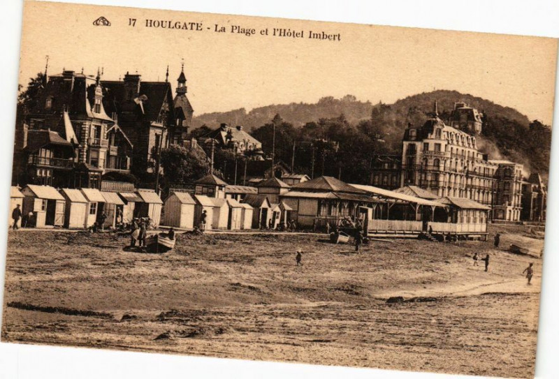 Carte postale ancienne Houlgate - La Plage et l'Hotel à Houlgate