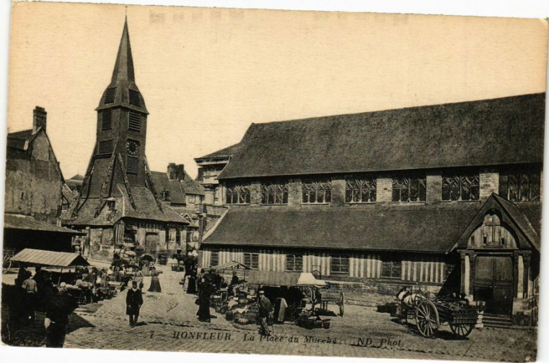 Carte postale ancienne Honfleur - La Place du Marche à Honfleur