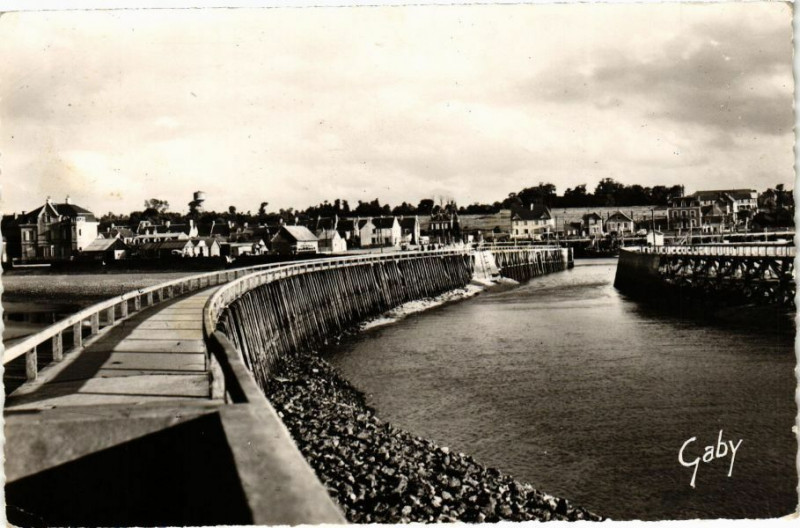 Carte postale ancienne Grandcamp-les-Bains - Les Jetees