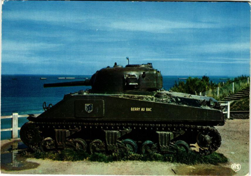 Carte postale ancienne Arromanches - Le Tank