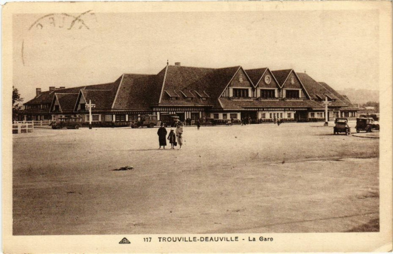 Carte postale ancienne Trouville-Deauville - La Gare à Deauville