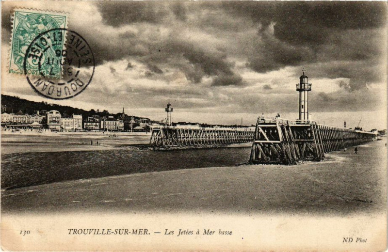 Carte postale ancienne Trouville-sur-Mer - Les Jetees a Mer basse à Trouville-sur-Mer