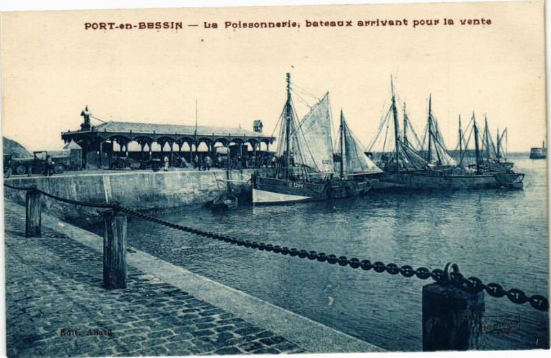 Carte postale ancienne Port-en-Bessin - Le Poissonnerie