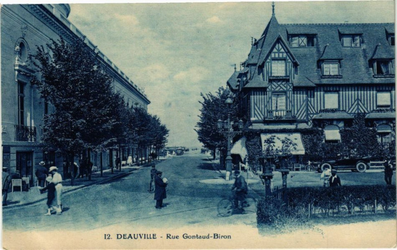 Carte postale ancienne Deauville - Rue Gontaud-Biron à Deauville