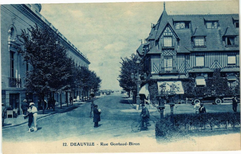 Carte postale ancienne Deauville - Rue Gontaud-Biron à Deauville