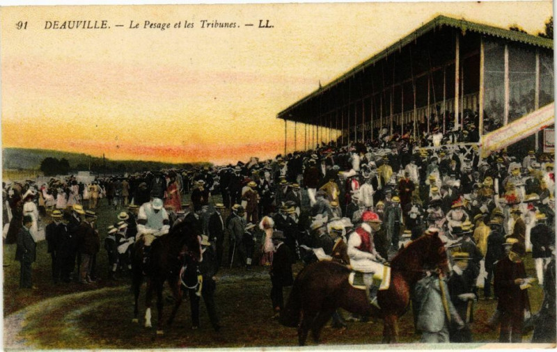 Carte postale ancienne Deauville - Le Pesage et les Tribunes à Deauville
