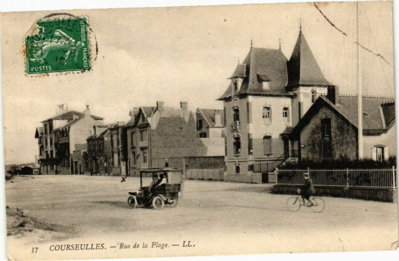 Carte postale ancienne Courseulles - Rue de la Plage