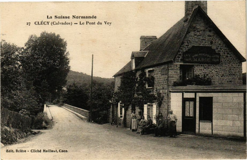 Carte postale ancienne Clecy - Le Pont du Vey à Clécy